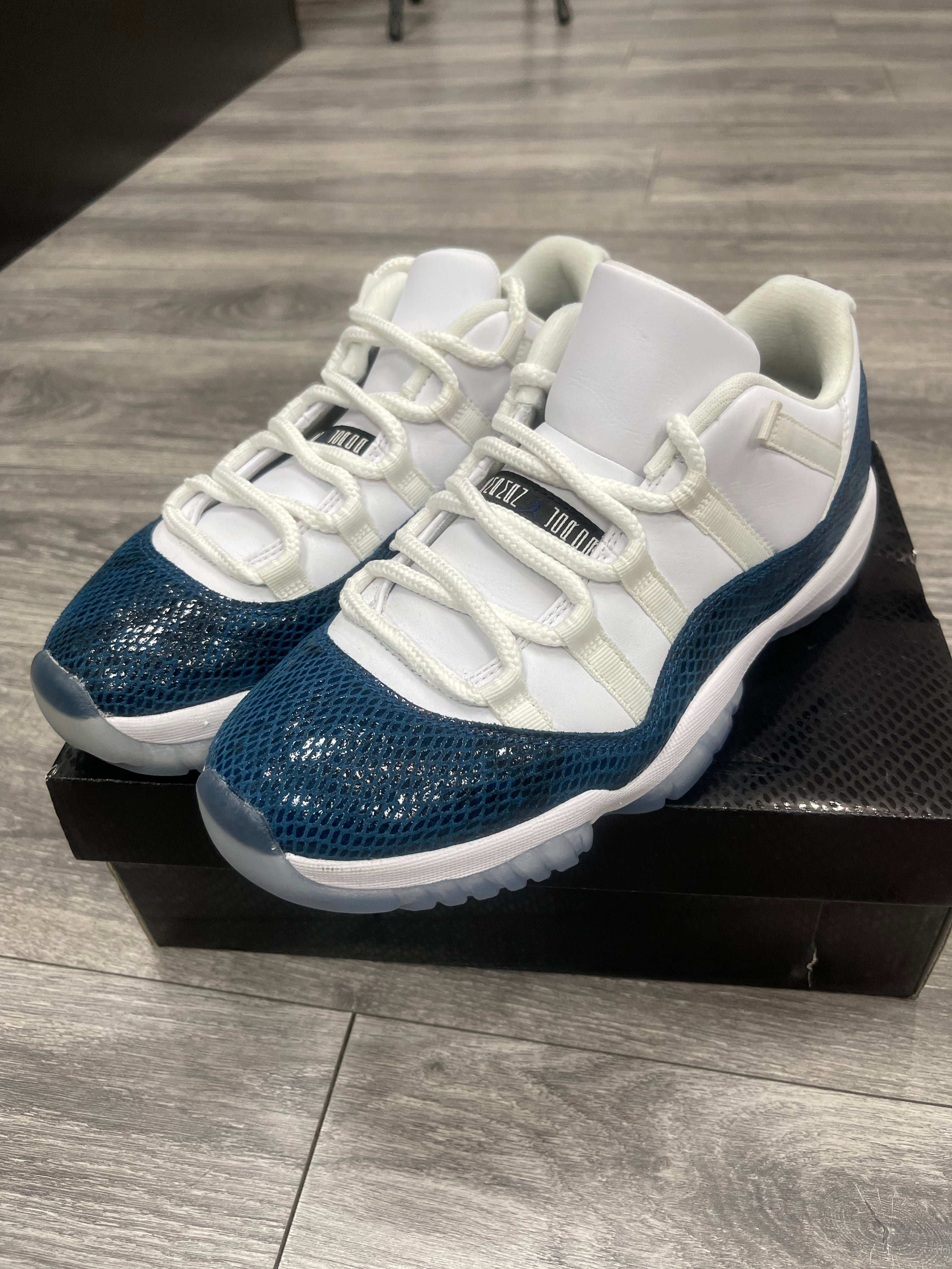 Jordan 11 low snake shops skins